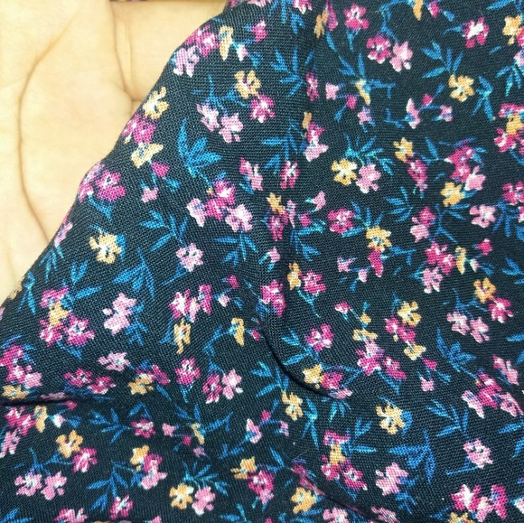 Floral pattern button down top - Picture 7 of 7
